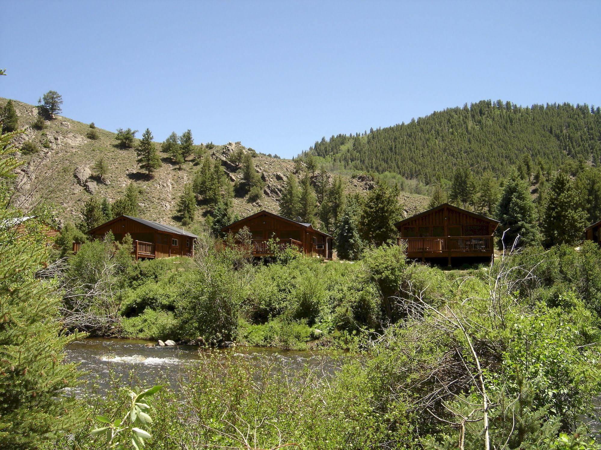 Three Rivers Resort Almont Экстерьер фото